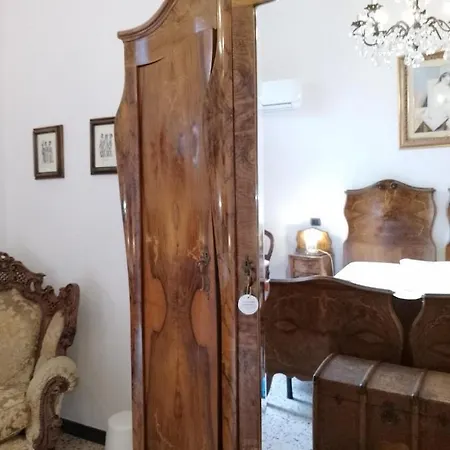 Glam G H O S T E L La Spezia