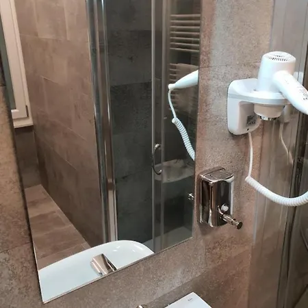 Maison d'hôtes Glam G H O S T E L