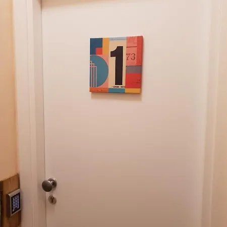 Glam G H O S T E L 4*