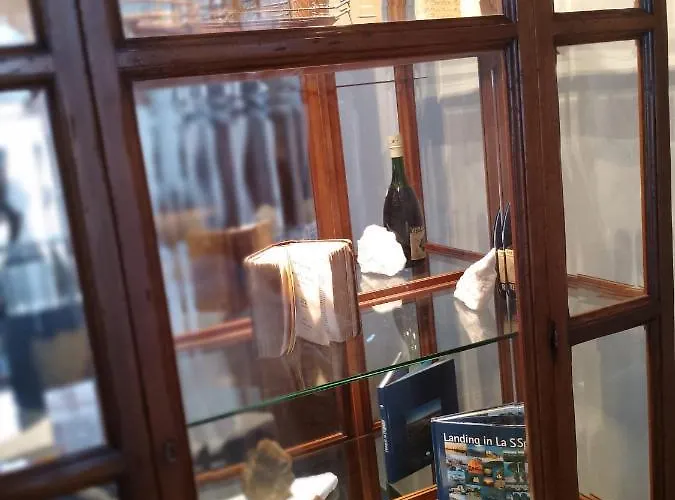 Glam G H O S T E L 4*