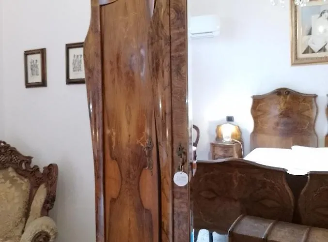 Glam G H O S T E L La Spezia