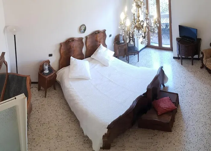 Pensionat Glam G H O S T E L La Spezia