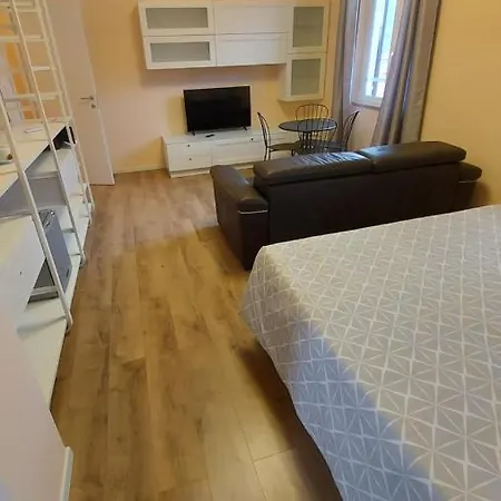 Guest house Glam G H O S T E L 4*