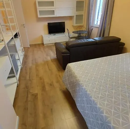 Πανσιόν Glam G H O S T E L 4*