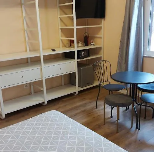 Glam G H O S T E L Vendégház 4*