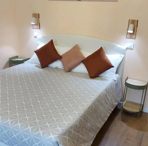 Glam G H O S T E L 4*