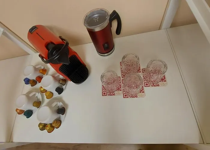 Glam G H O S T E L Λα Σπέτσια