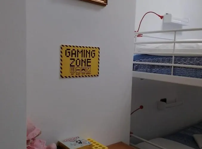 Glam G H O S T E L Πανσιόν Λα Σπέτσια